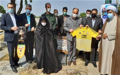 در مراسم تجلیل از مقام شهید شاخص جامعه ورزش کشور صورت گرفت؛ ادای احترام مسئولان سپاهان به خانواده شهید حسن فقیهی‌جویباری